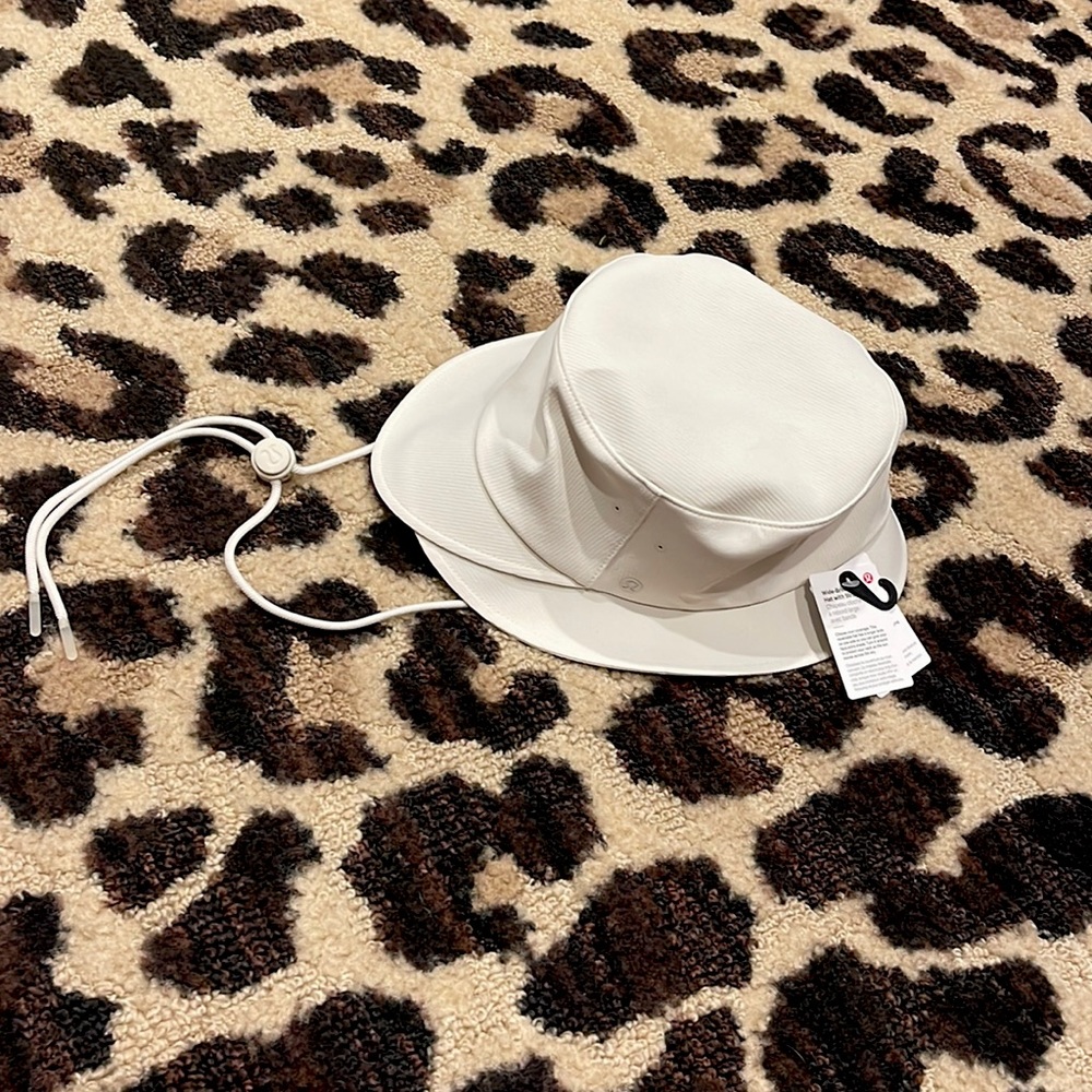 Lululemon bucket hat